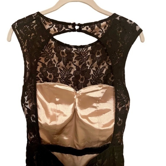 #002 🥀 Black & Gold Backless Dress - Picture 12 of 12